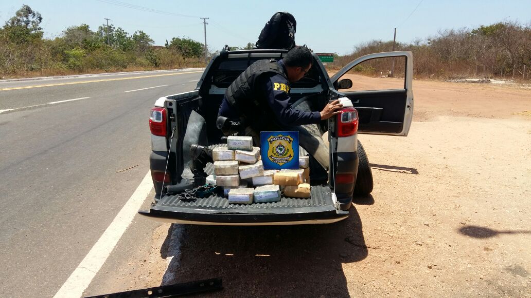 PRF encontra cerca de um milhão de reais em veículo em Parnaíba