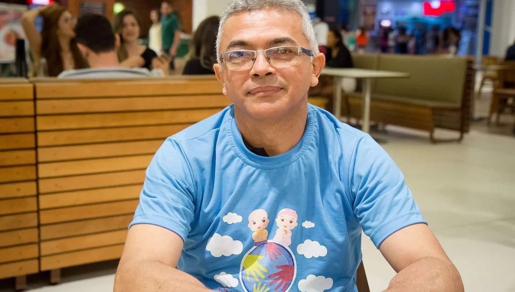 Seu Cláudio, voluntário da ONG Mundo Colorido