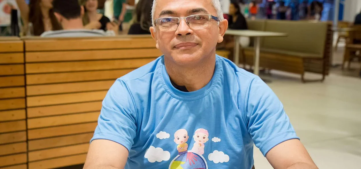 Seu Cláudio, voluntário da ONG Mundo Colorido
