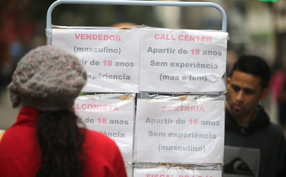 Falta trabalho para 22,7 milhões de pessoas, diz IBGE