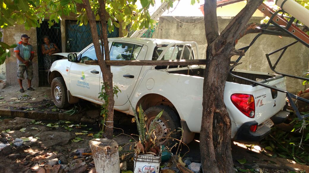 Carro da Eletrobras envolvido no acidente 