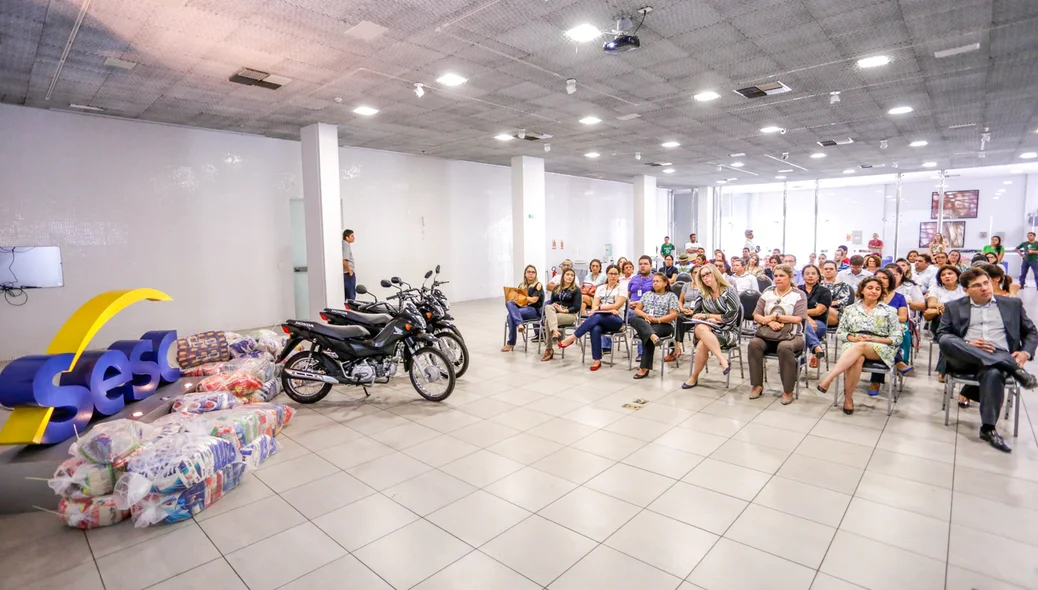 Entrega de prêmios e alimentos