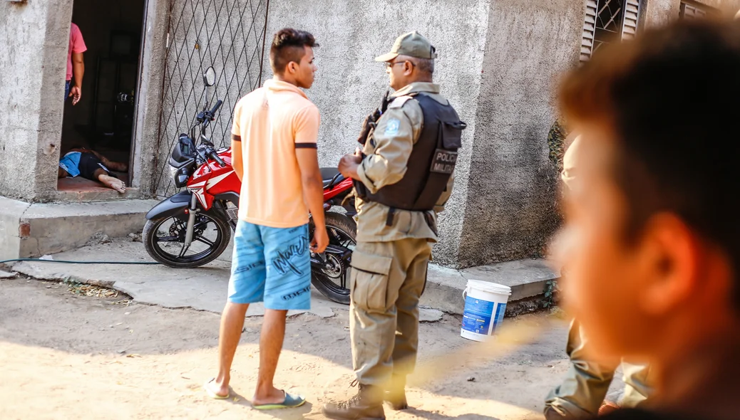 Polícia Militar em busca de pista dos assassinos 