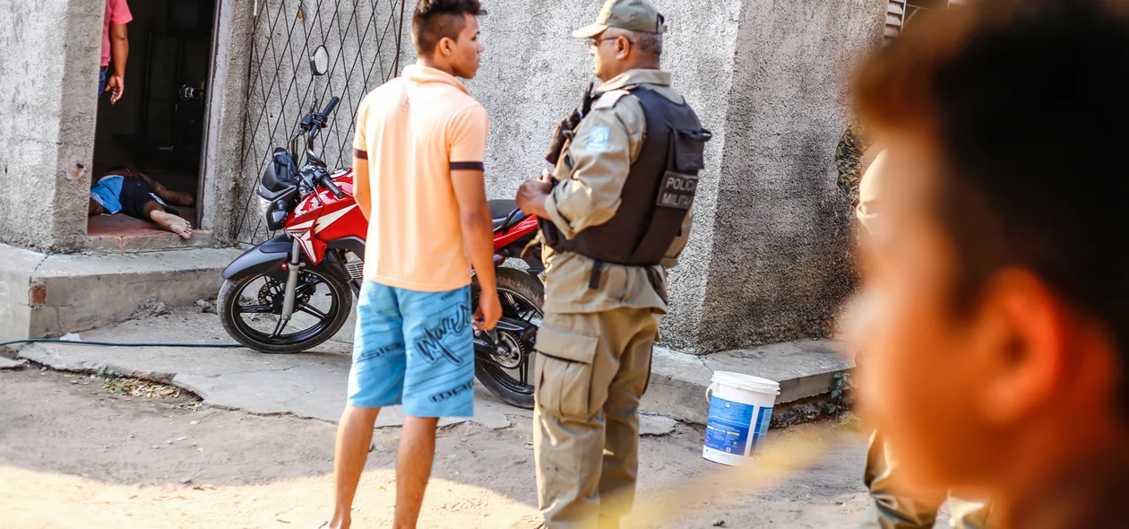 Polícia Militar em busca de pista dos assassinos 