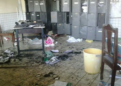 Escola incendiada