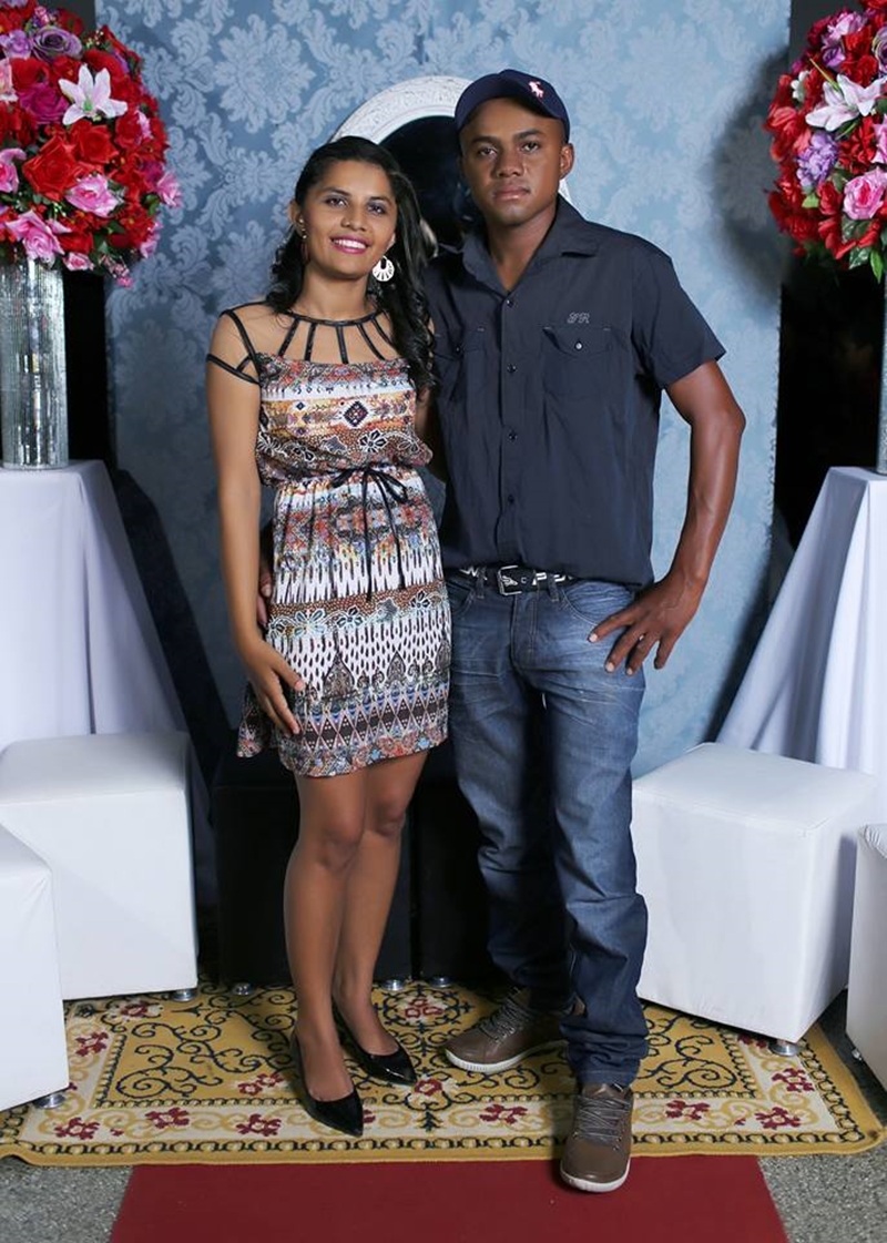 Jailson Francisco dos Santos acompanhado da esposa