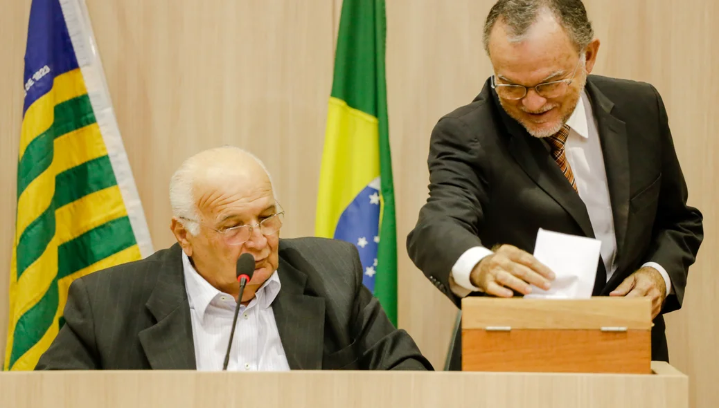 Olavo Rebelo votando