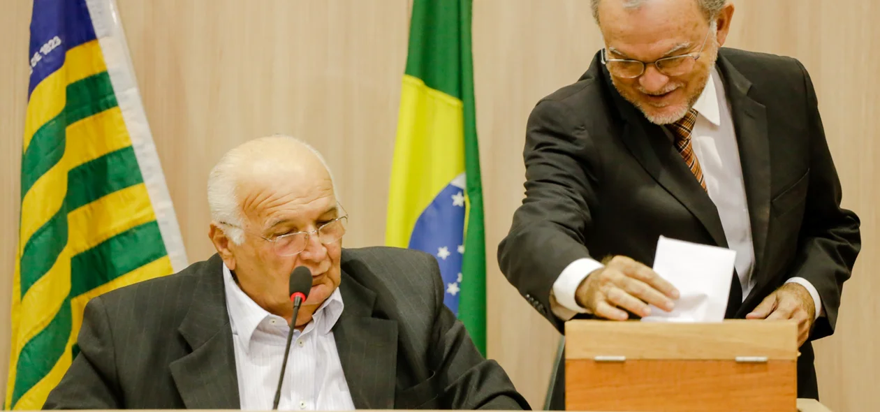 Olavo Rebelo votando