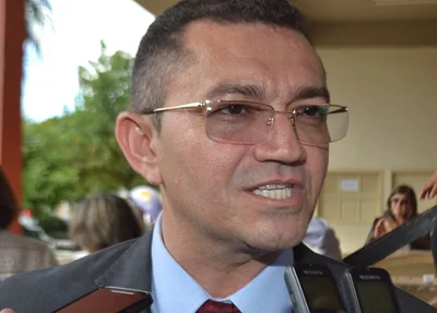 Padre Walmir institui equipe de transição