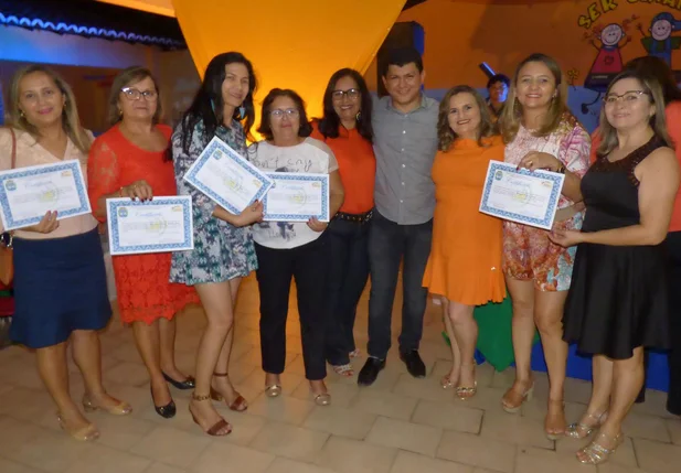 Prefeitura de Cocal realiza festa em homenagem aos professores  