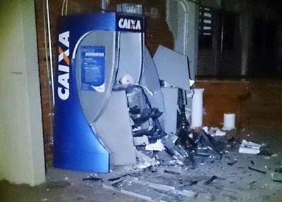 Caixas eletrônicos foram alvos de bandidos 