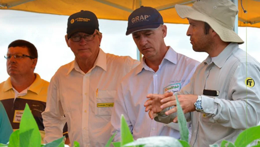Cornélio Sanders e funcionários da Fazenda Progresso 
