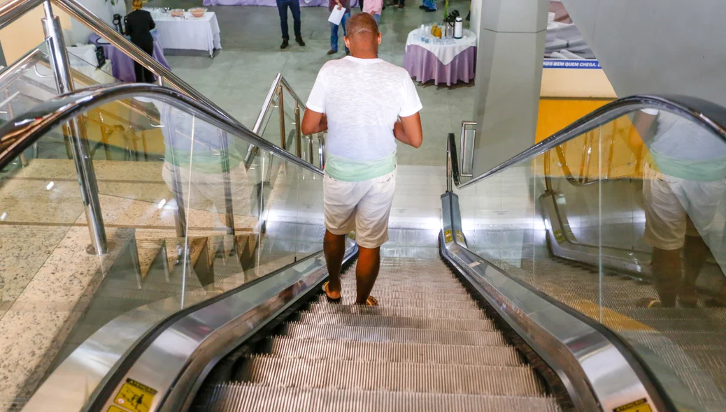 Usuários na nova escada rolante
