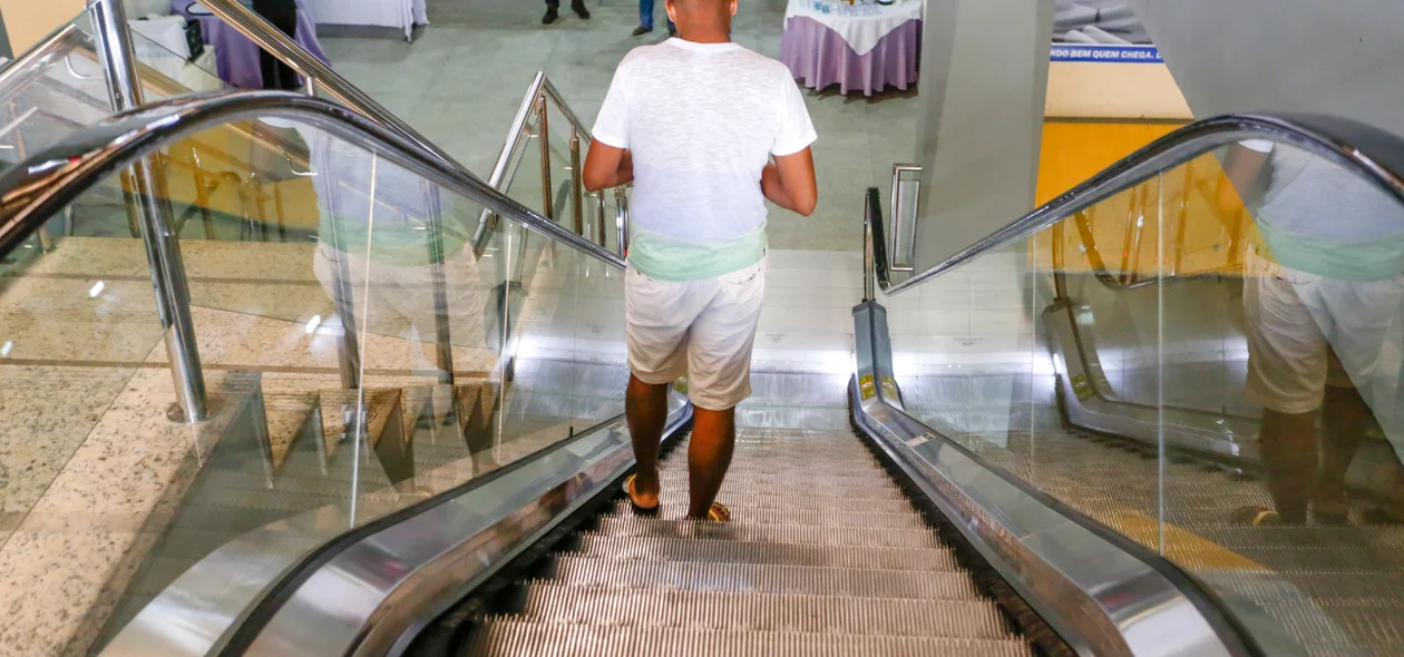 Usuários na nova escada rolante