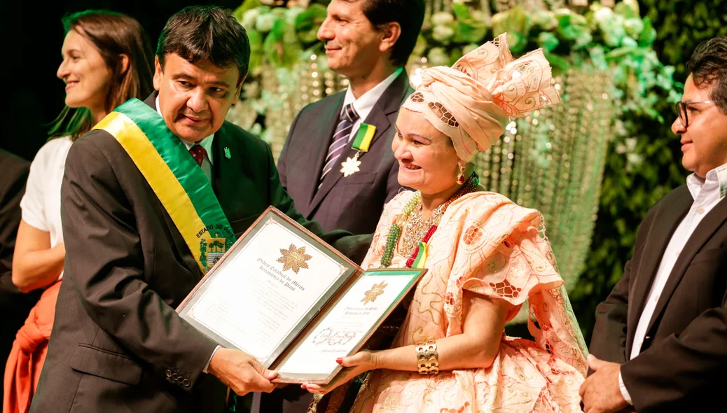 Eufrazina Gomes recebe medalha