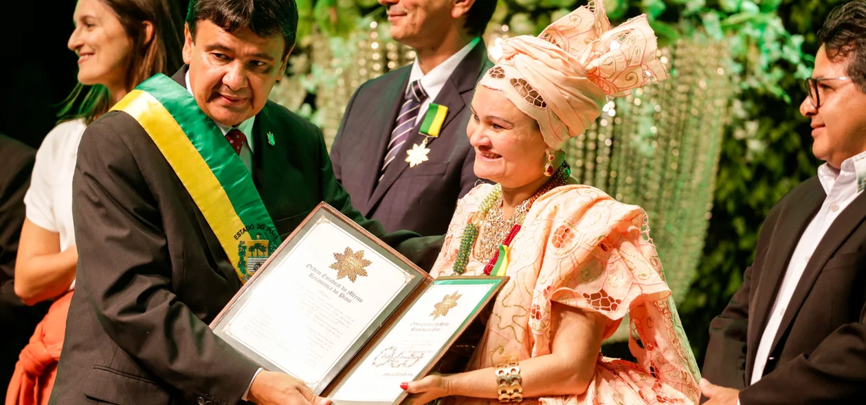 Eufrazina Gomes recebe medalha