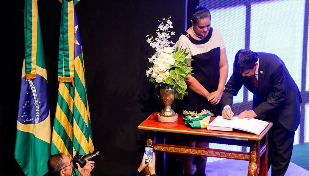 Wellington assina entrega de medalhas