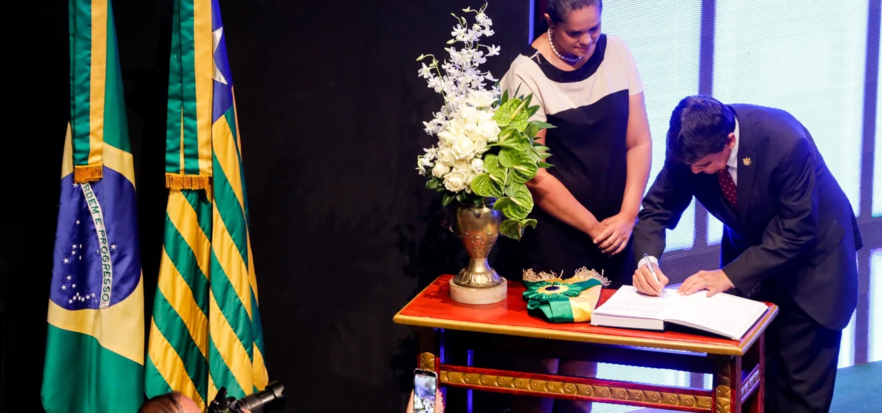Wellington assina entrega de medalhas