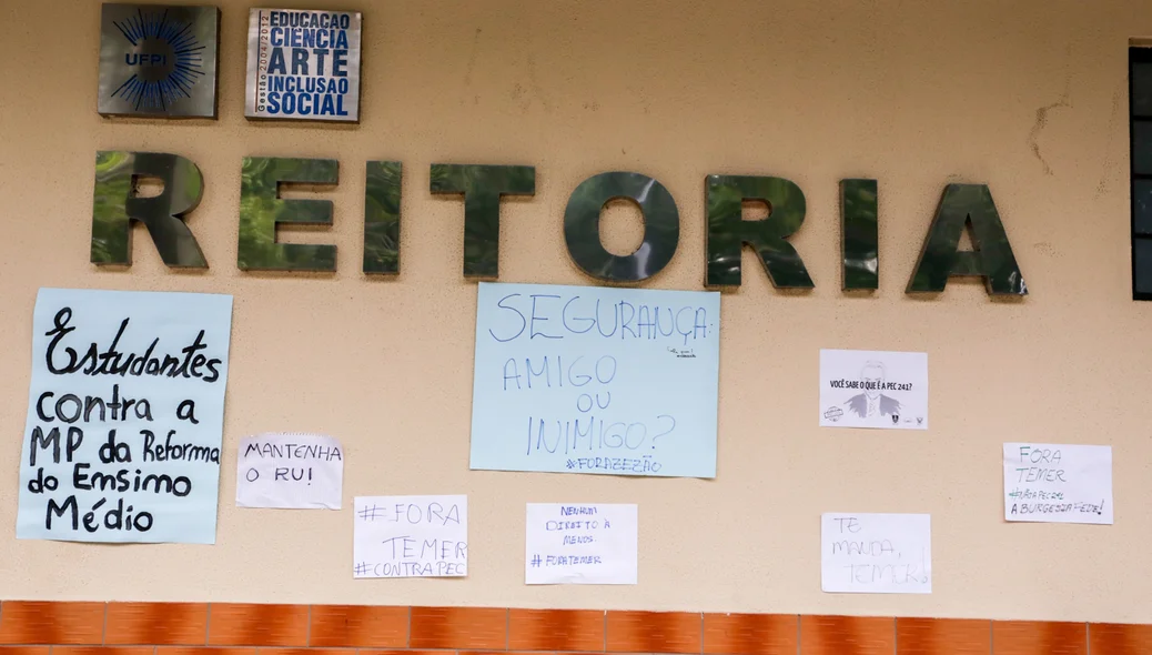 Alunos manifestam sobre à PEC 241