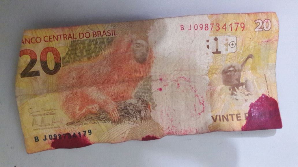 Cédula com pigmentação 