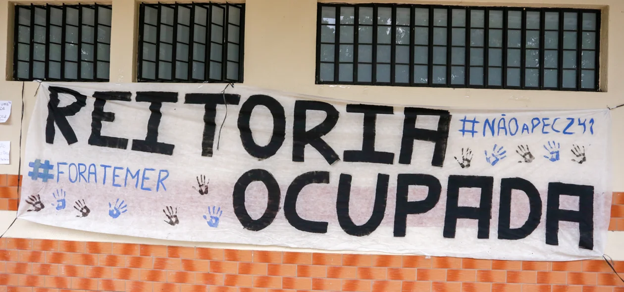 Manifestação na reitoria da UFPI