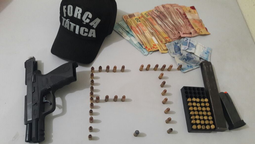 Material encontrado na residência