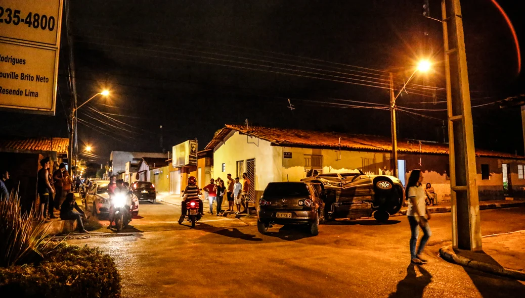 Acidente entre carros no bairro Dirceu II 