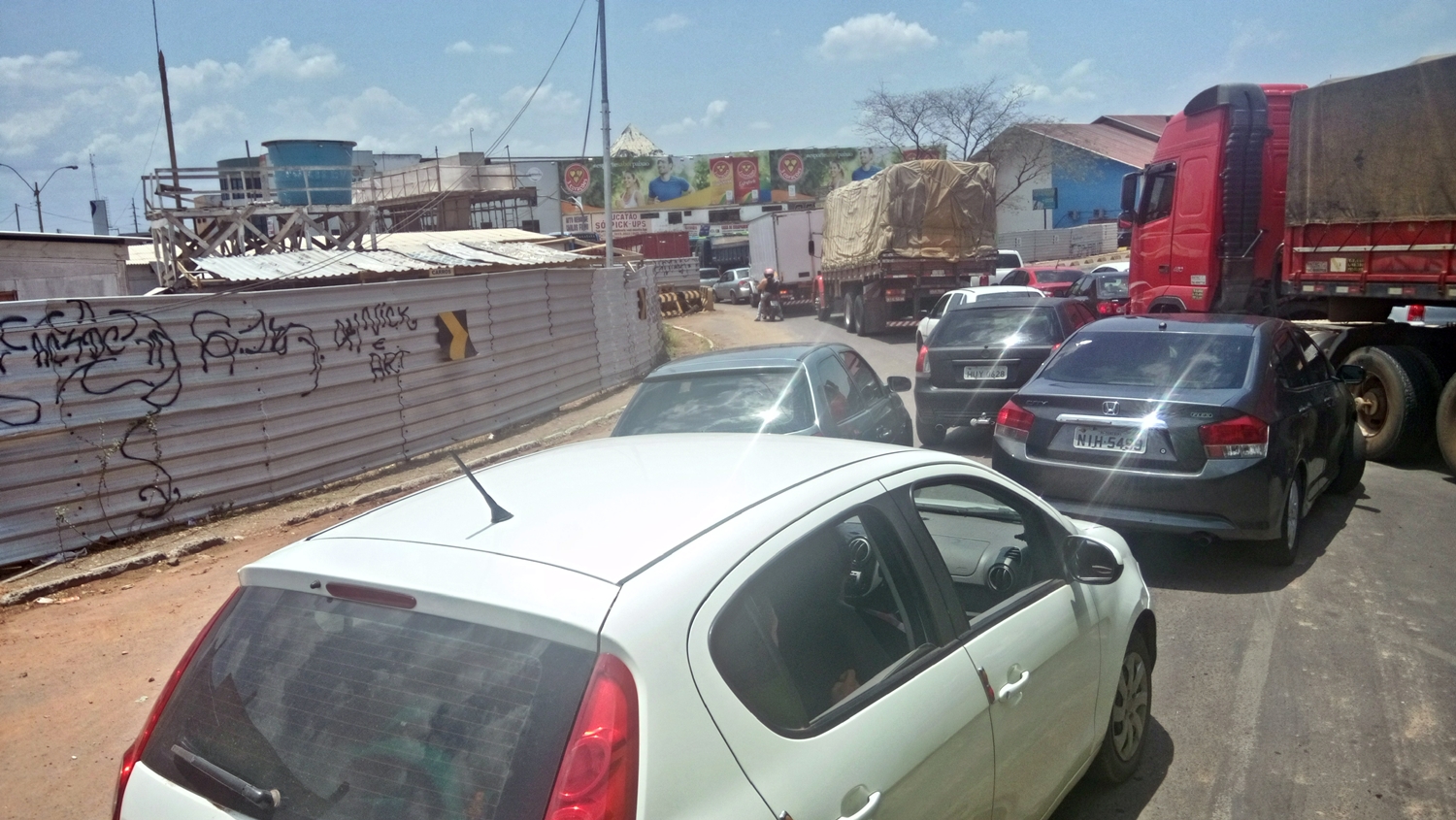 Congestionamento no balão da Miguel Rosa