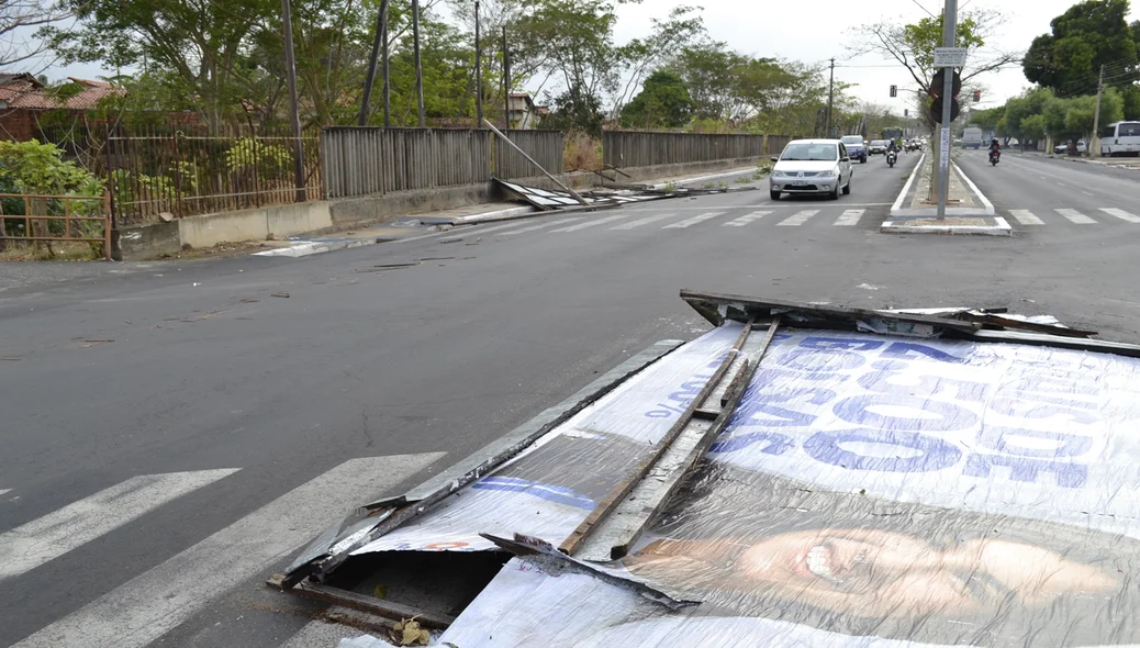 Outdoor foi ao chão no momento do vendaval