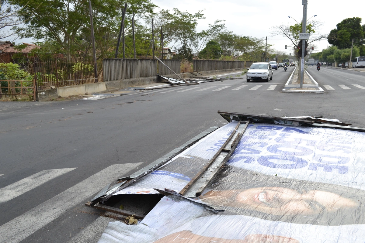 Outdoor foi ao chão no momento do vendaval