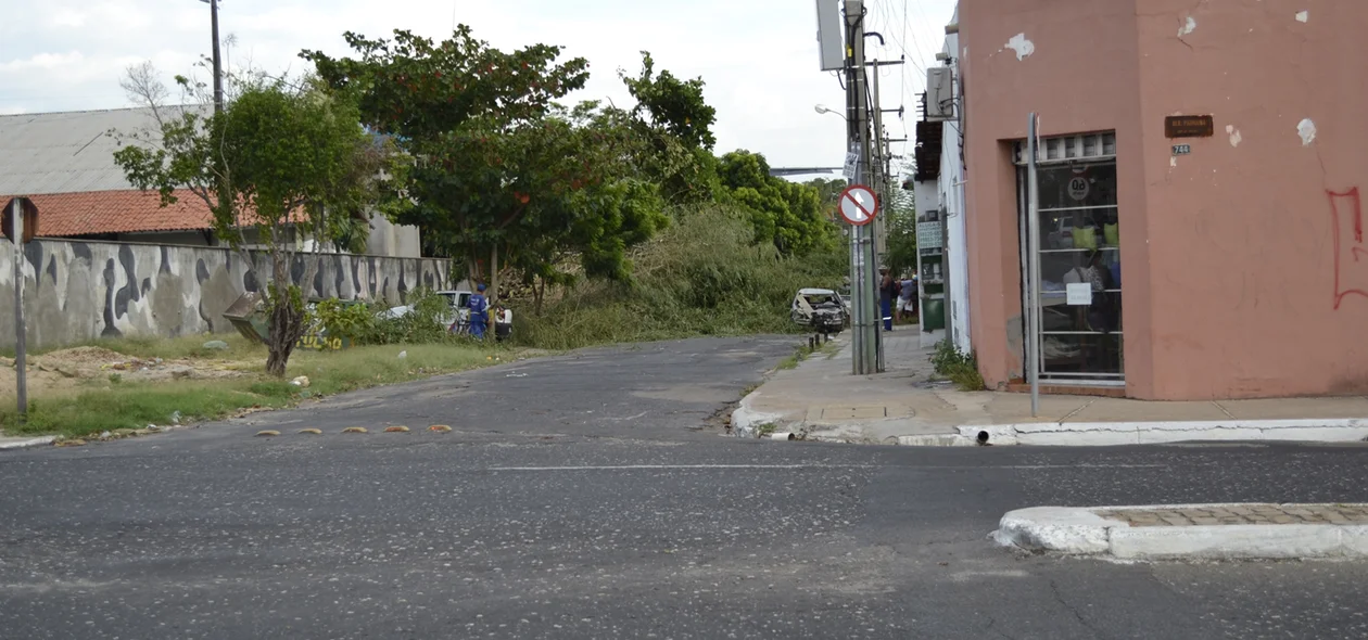 Rua João Cabral ficou interditada