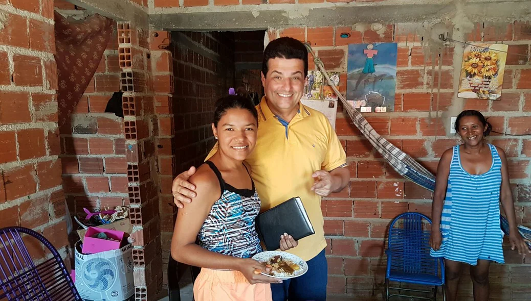 Gustavo Henrique visita eleitores da capital