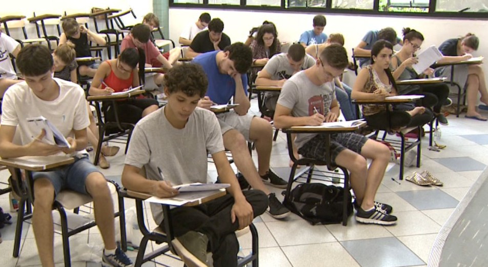 Mais de 300 mil estudantes já pediram renovação do Fies