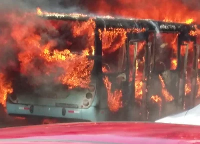 Ônibus incendiado em Fortaleza