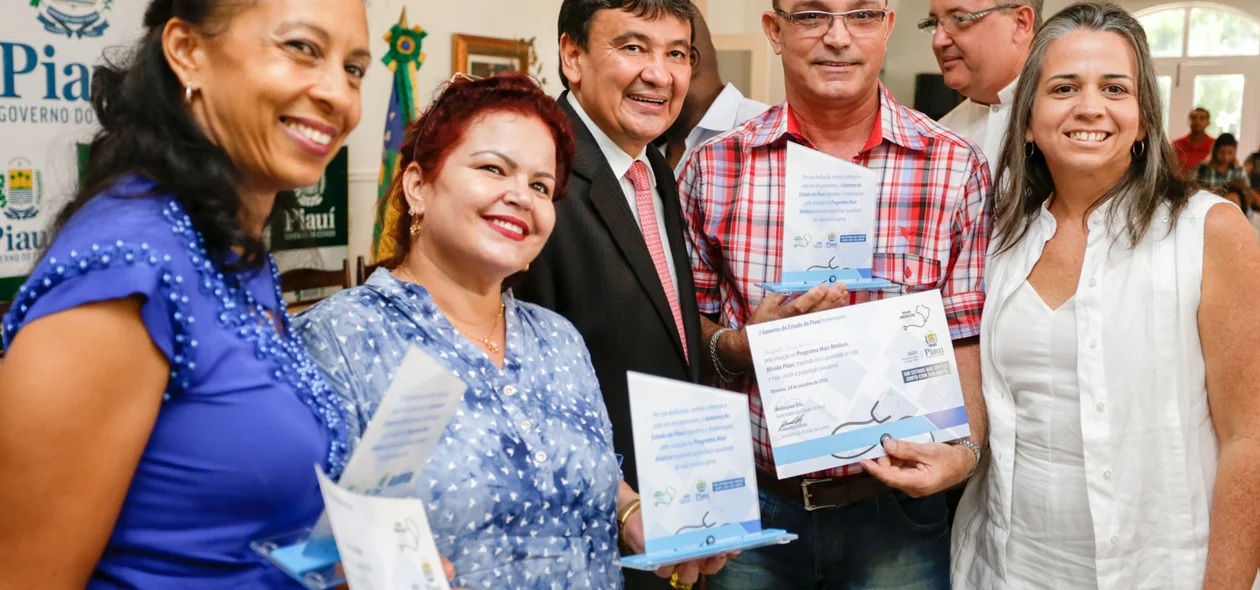 Governador tira foto com Médicos s