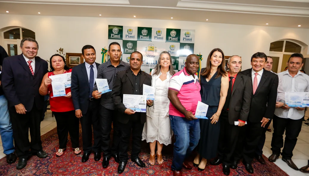 Governo homenageia médicos cubanos que atuaram no Piauí.