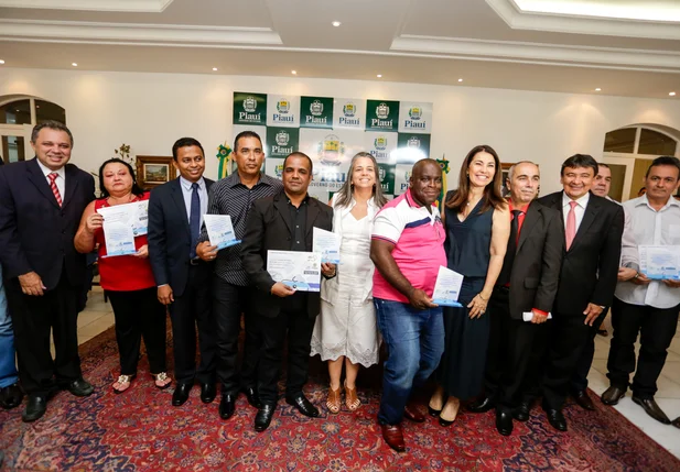 Governo homenageia médicos cubanos que atuaram no Piauí.