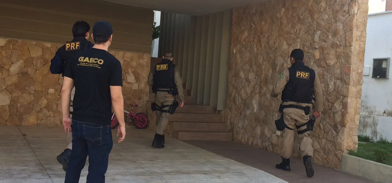 Policiais rodoviários e agentes do Gaeco