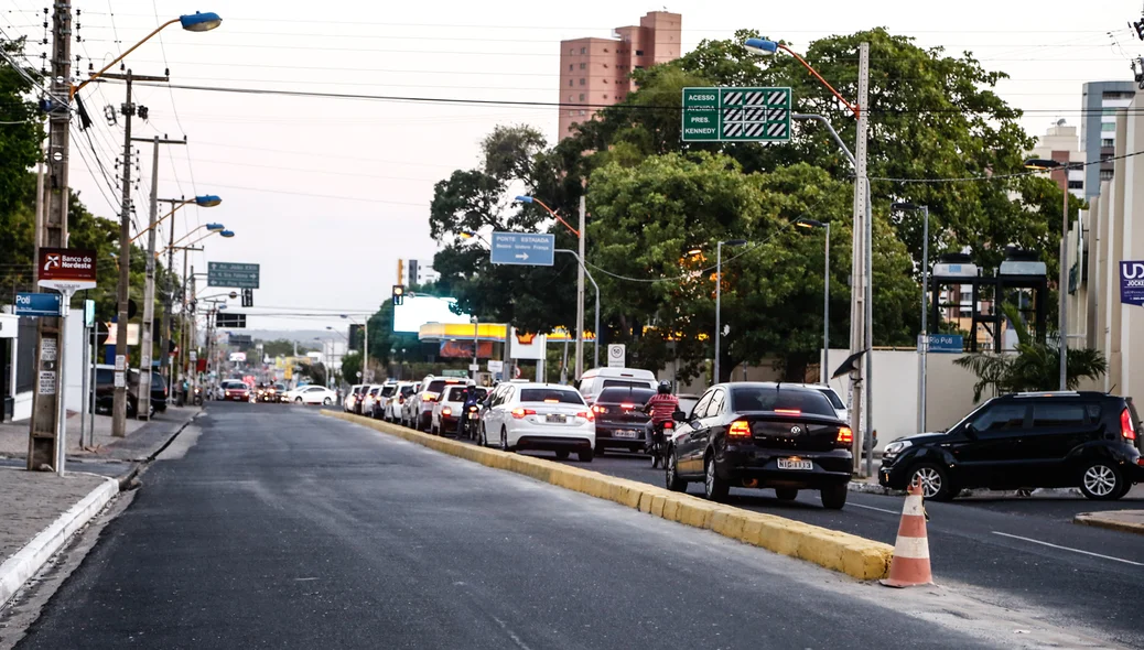 Canteiro central na avenida Homero Castelo Branco em Teresina Piauí 