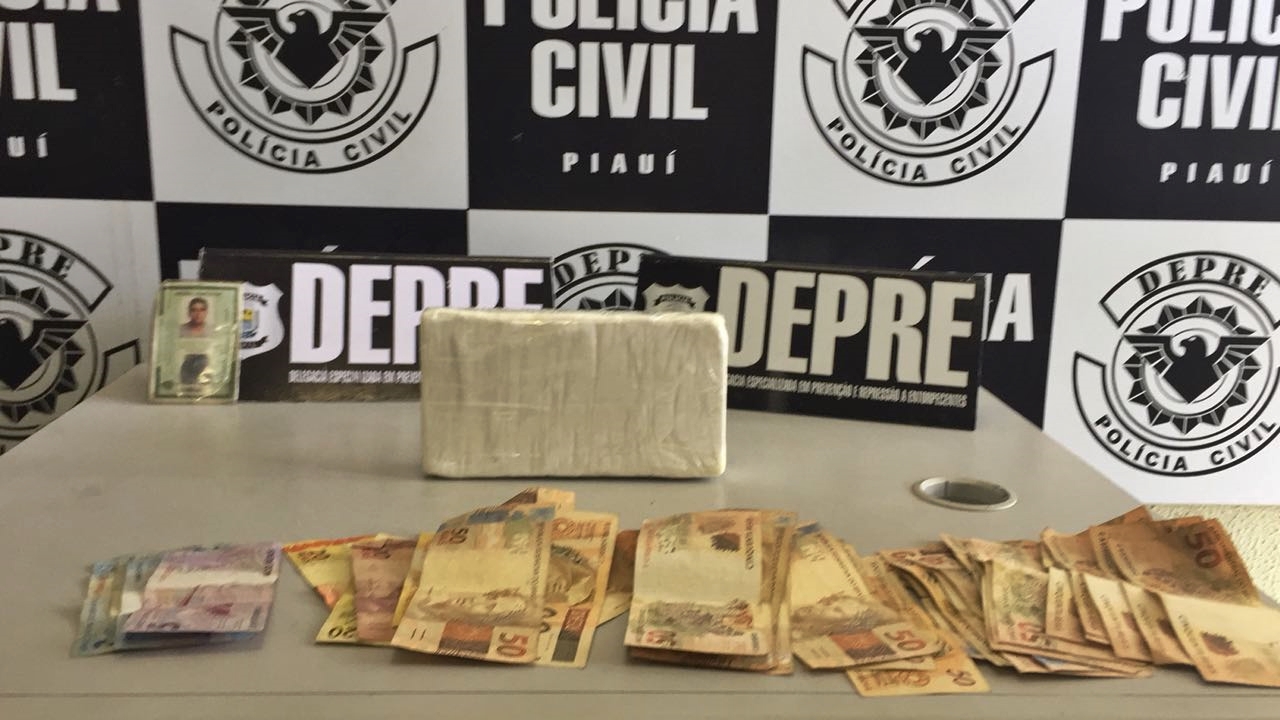 Drogas e dinheiro apreendidos pelas Polícias Militar e Civil