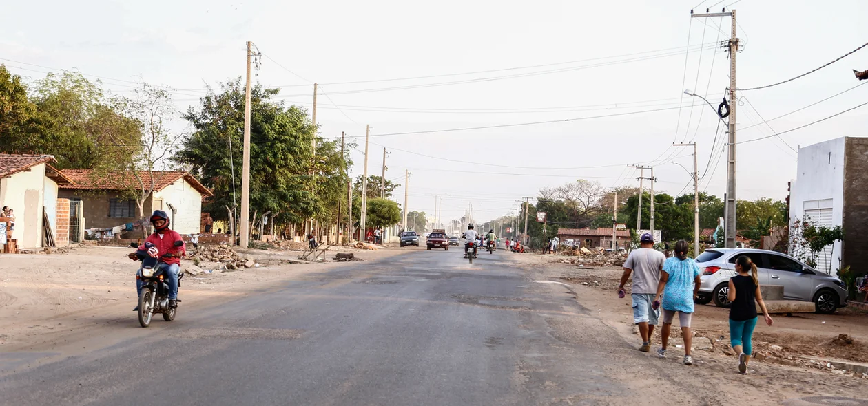 Avenida Poty, bairro Santa Maria da Codipi