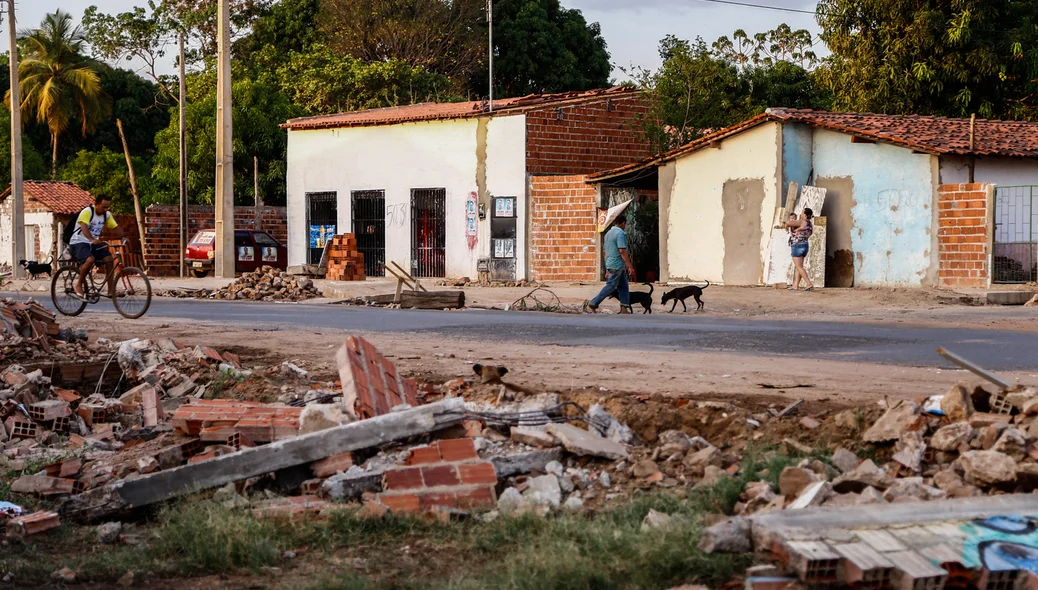 Casas próximas a obra da avenida Rio Poty 