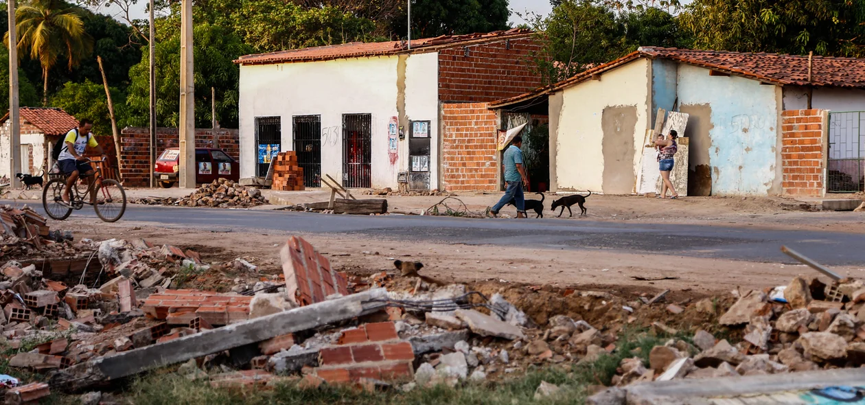 Casas próximas a obra da avenida Rio Poty 