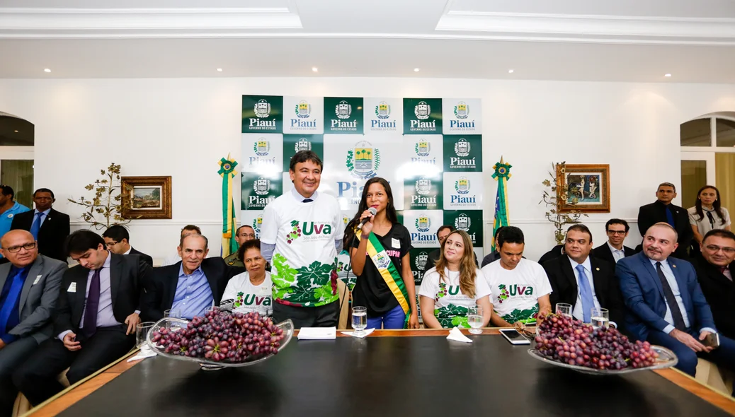 Andreia Sousa discursando no karnak 