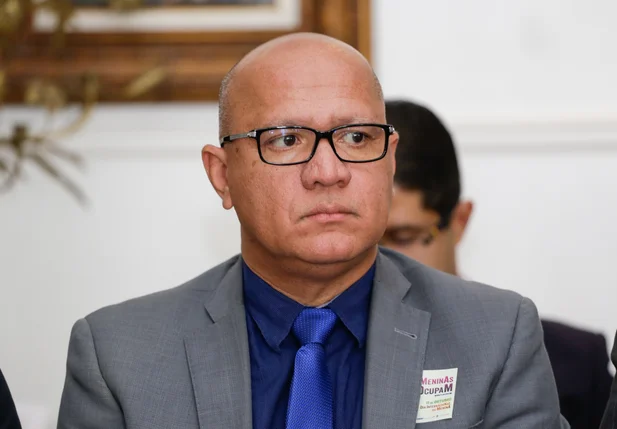 Secretario de Administração Franzé Silva