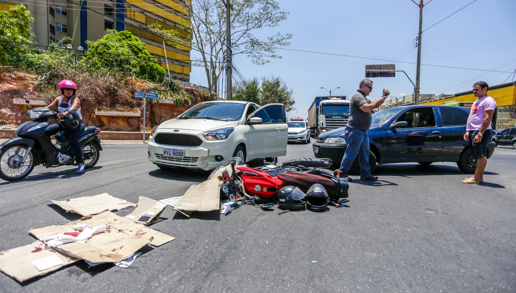 Acidente deixa pai e filha feridos