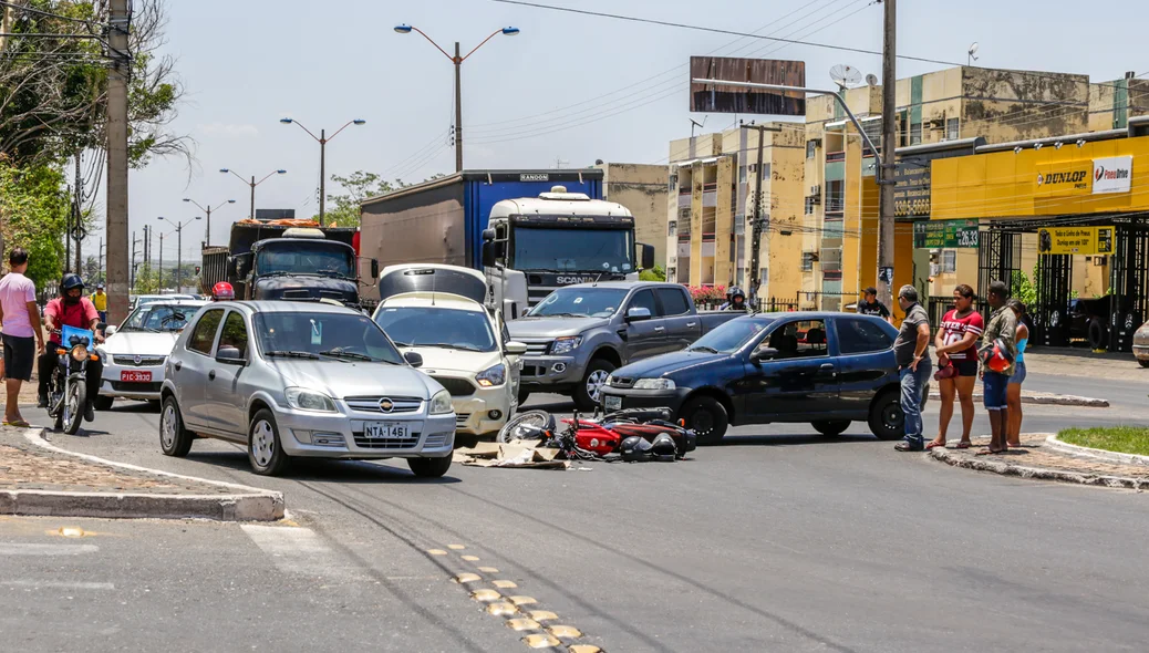 Acidente na avenida Gil Martins 