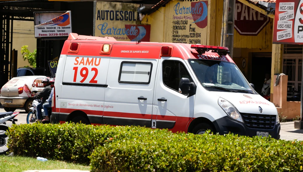 Samu levando os feridos para o hospital