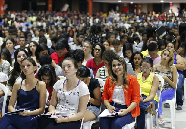 Estudantes na revisão do Enem 