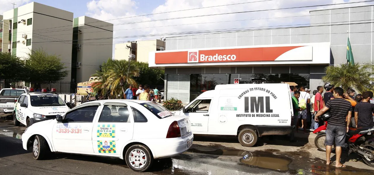 Bandido é morto em frente Bradesco na zona sul
